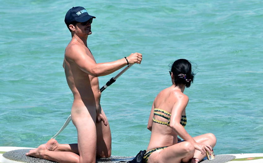 Orlando Bloom desnudo en la playa con Katy Perry